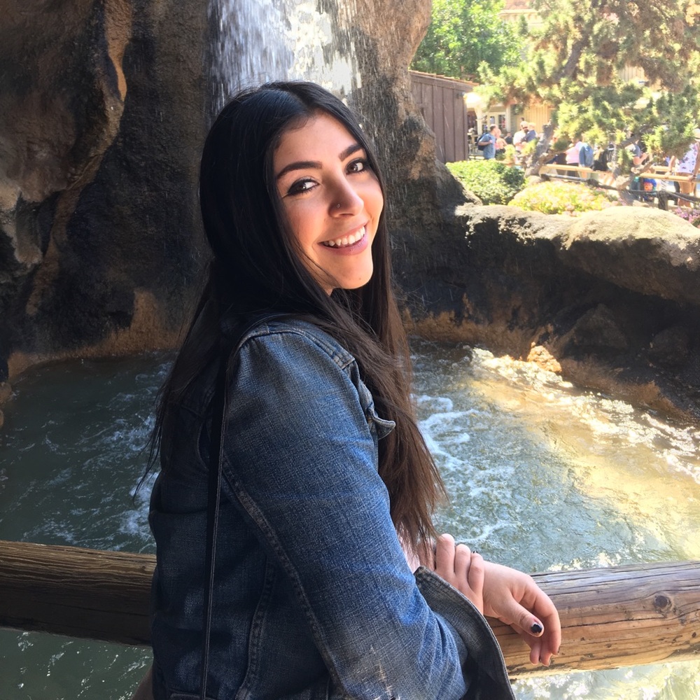 Meet your Posher, Olivia